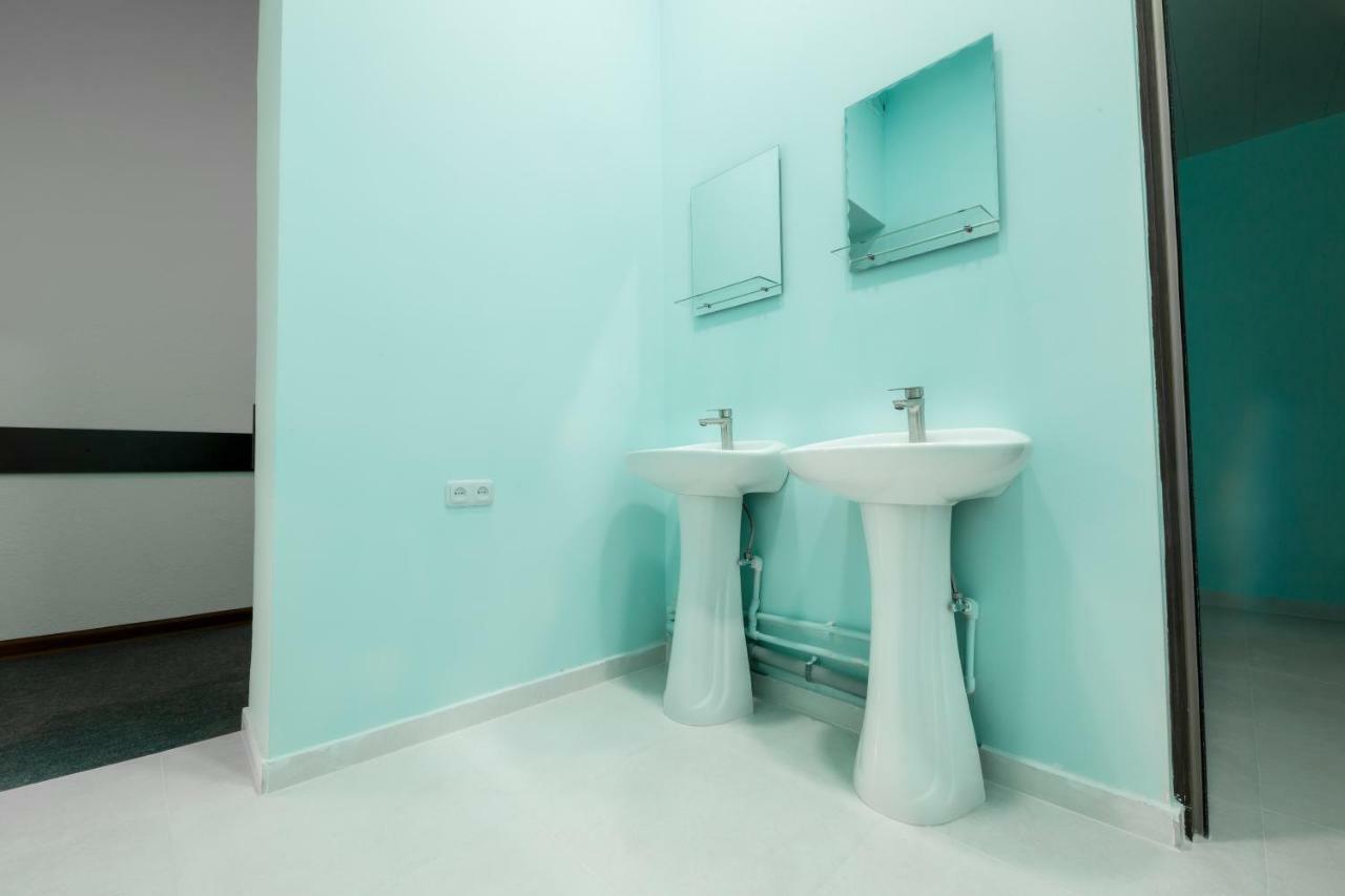 Aygestan Hostel Yerevan Bagian luar foto
