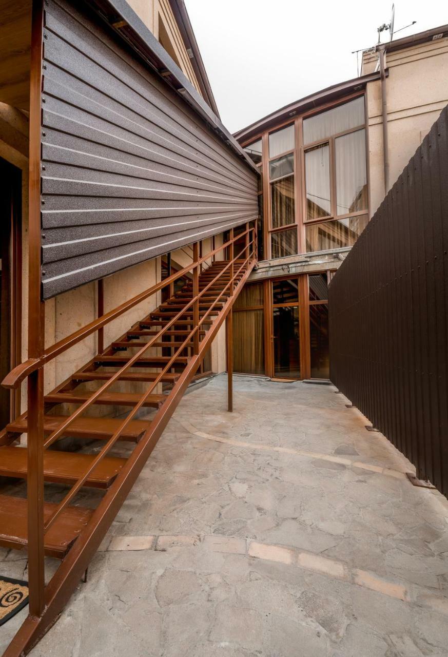 Aygestan Hostel Yerevan Bagian luar foto