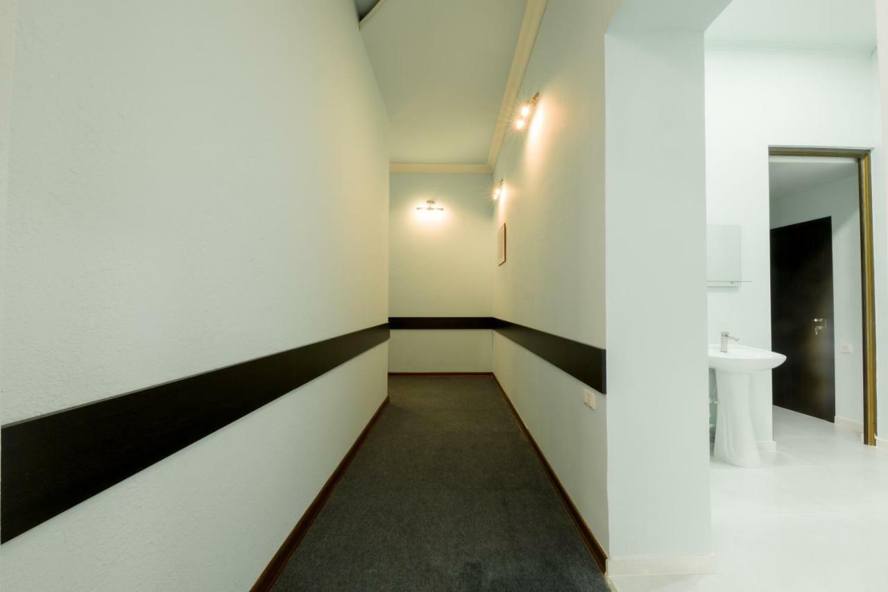 Aygestan Hostel Yerevan Bagian luar foto