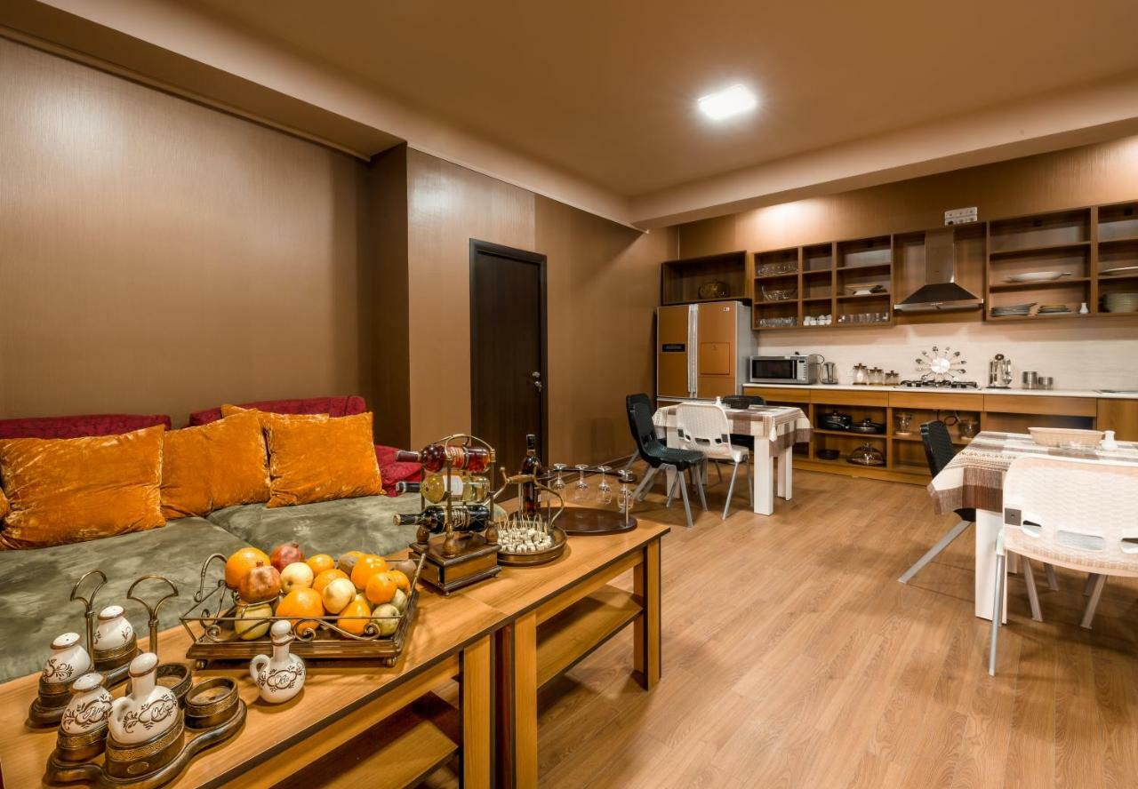 Aygestan Hostel Yerevan Bagian luar foto